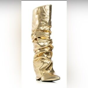 AZALEA WANG ZUMMA GOLD RUCHED WEDGE
BOOT size 6.5